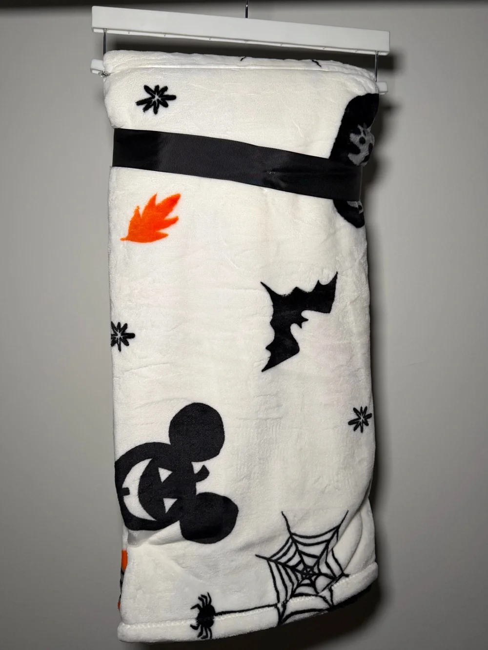Disney Halloween Mickey & Minnie Plush Throw Blanket NWT 50x70 Super Soft Fleece